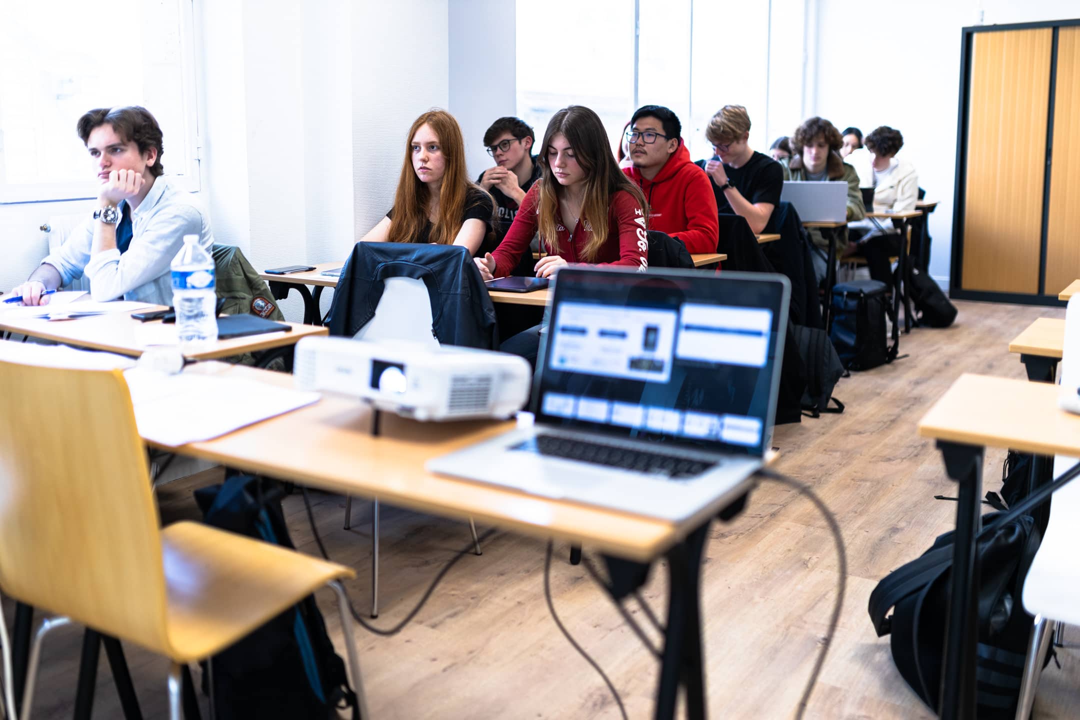 Étudiants en cours à Antémed Epsilon
