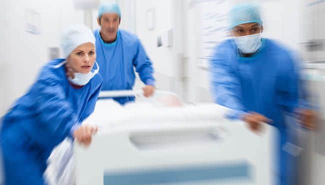 Devenir médecin urgentiste : intervention en urgence à l’hôpital dans un contexte critique