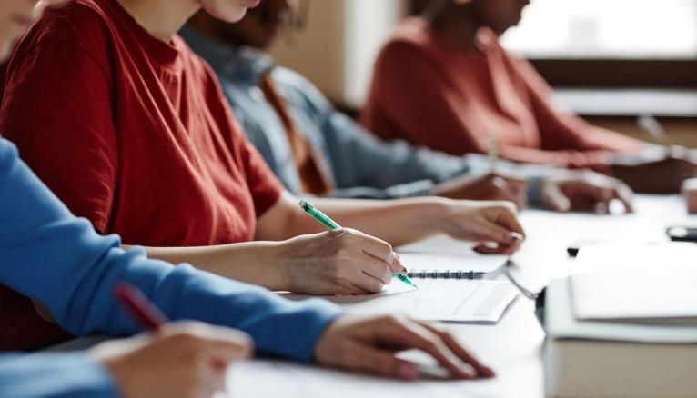 Étudiants en prépa médecine à Paris, en cours de PASS LAS LSPS