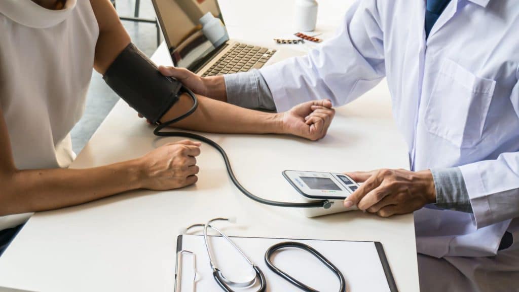 Études pour devenir médecin du travail du PASS au DES de santé au travail